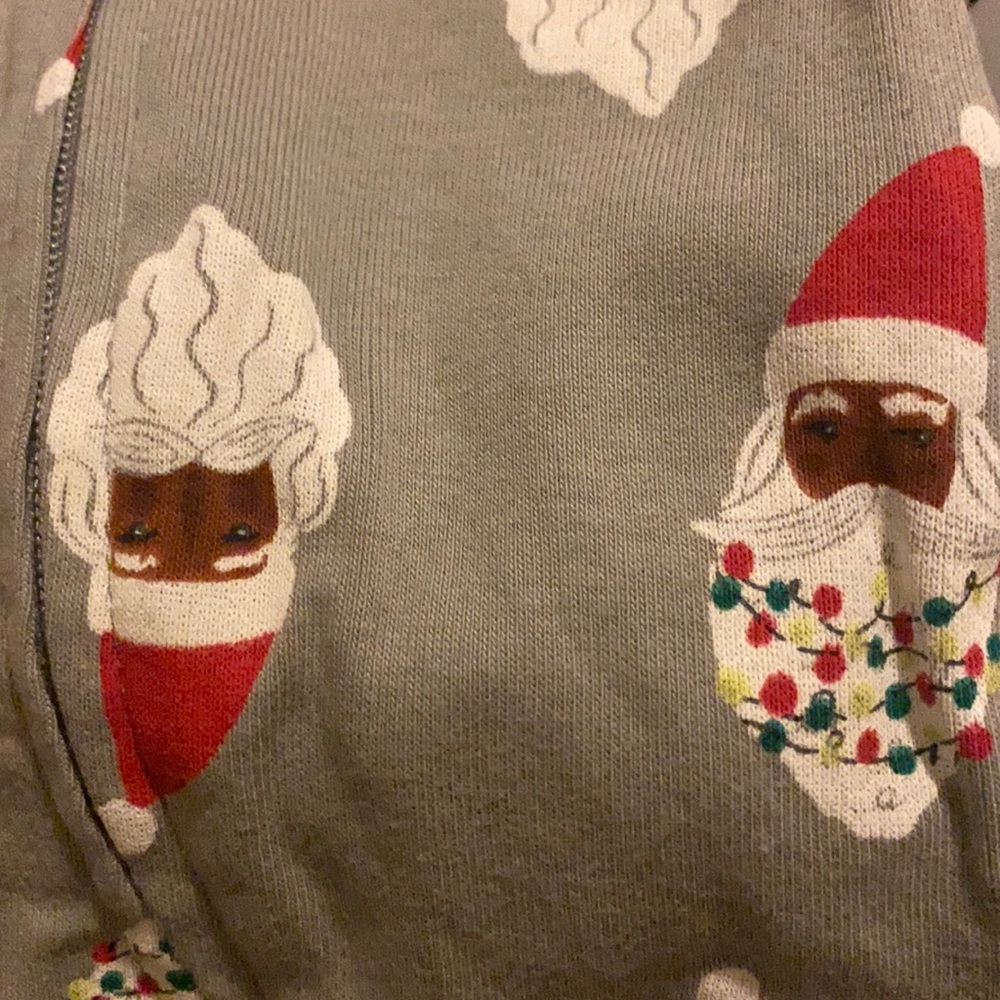 Newborn Sleeper with black Santa 🤶🏽 BNWT.